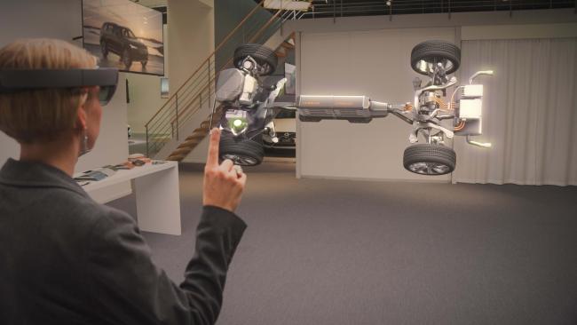 Mixed Reality for car manufacturers and dealers